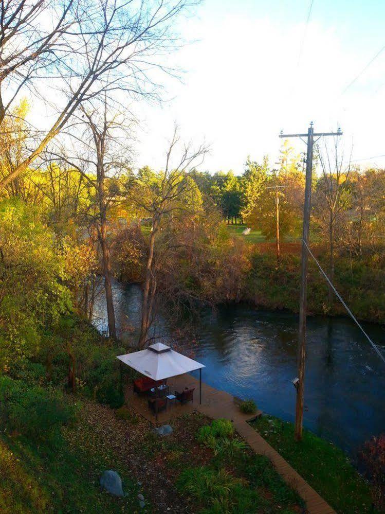 Stone Waters Inn Bellaire Exterior foto
