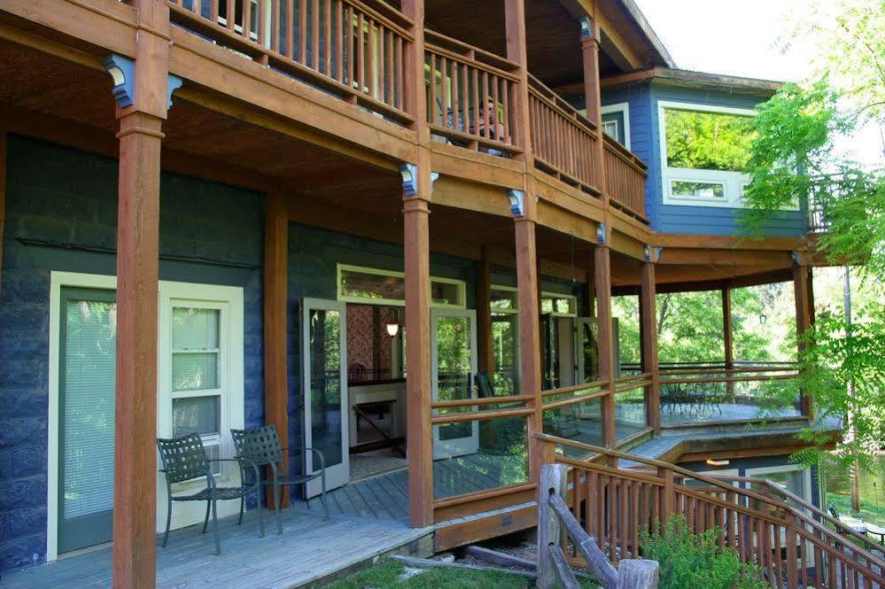 Stone Waters Inn Bellaire Exterior foto